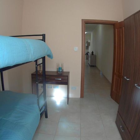 Doms Apartment Tarxien Quarto foto